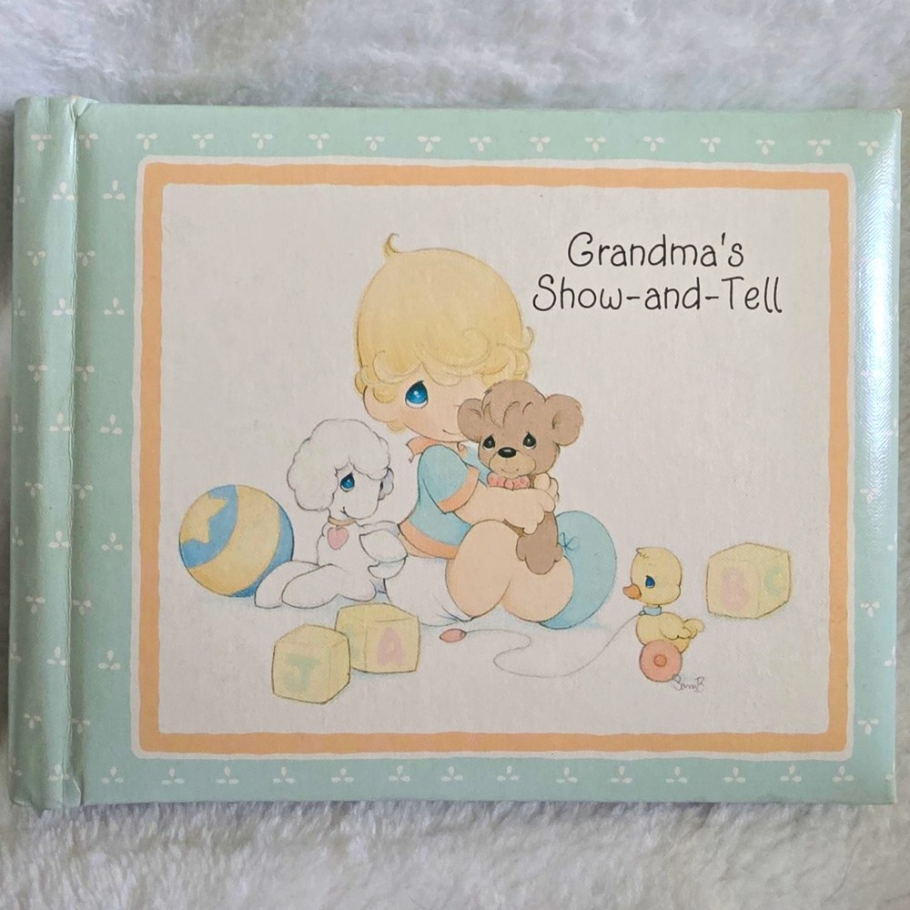 Hallmark Grandma's Show-and-Tell Ring Binder Photo Album, Light Blue BBA 120-7